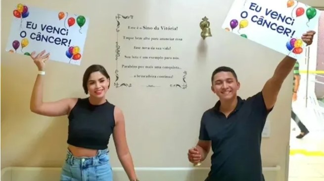 ¡Aww! La emotiva historia de una pareja que superó el mismo cáncer juntos y ahora planean casarse