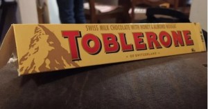 “Nunca vi esto en 60 años”: Niño descubre una imagen oculta en el chocolate Toblerone
