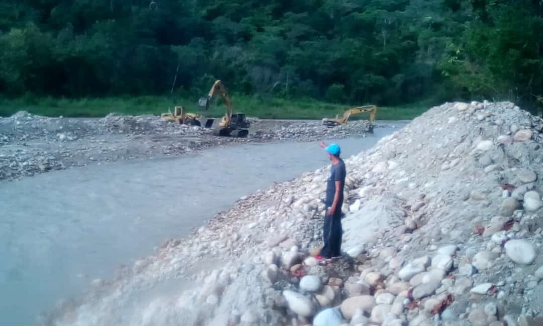 Gobernación de Barinas trabaja en canalización del río La Yuca para evitar que se caiga el puente