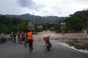 Aragua: Al menos 16 viviendas afectadas en Cata por desbordamiento del río