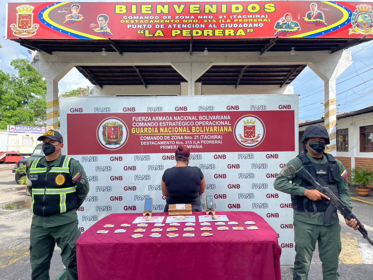 Detienen a una mujer con 28 dediles de presunta cocaína