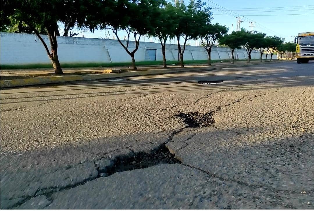 Asfaltado en avenida principal de Coro duró menos que un “soplo en un chinchorro” (VIDEO)