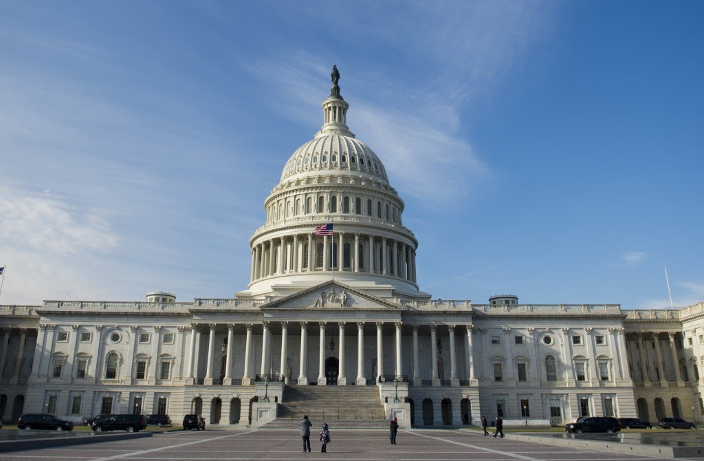 Congreso de EEUU negocia financiar al Gobierno a 72 horas de que se agoten los fondos