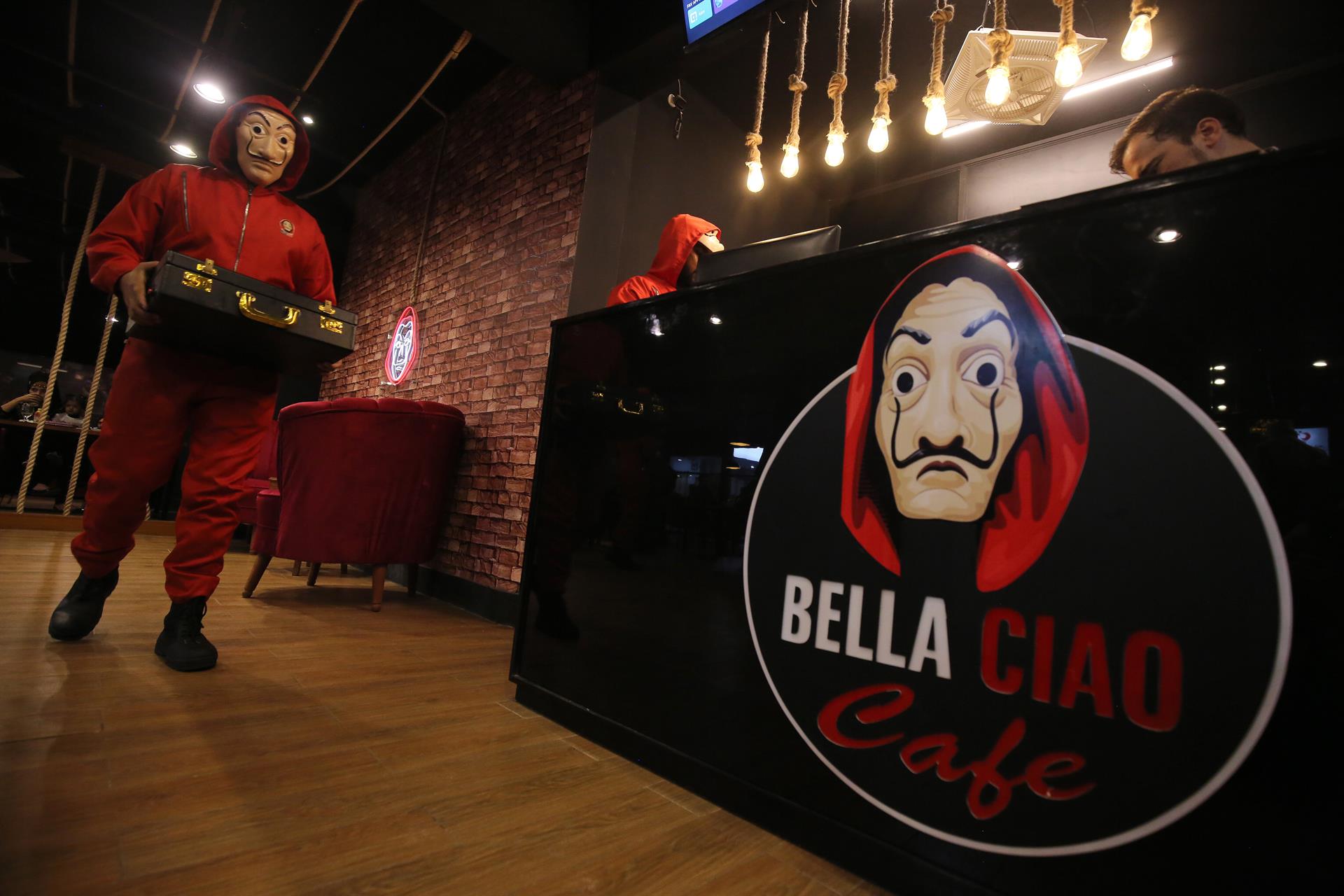 “La casa de papel” inspira un popular café en Pakistán (Fotos)