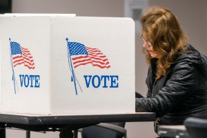 Cerraron primeros centros de votación de los comicios de medio mandato en EEUU