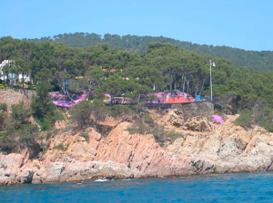 La mansión de un magnate ruso en una playa paradisíaca cerca de Cataluña (fotos)