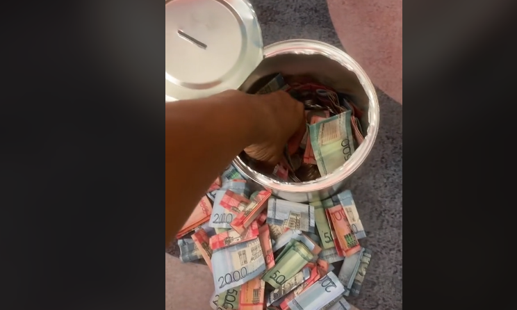 VIRAL: padres descubren que su hija escondía alcancía con altas sumas de dinero… ¡y ellos habían botado a empleados por robo!