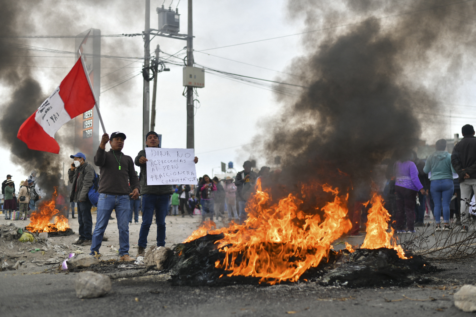 Al menos cinco manifestantes muertos este #13Dic en Perú tras propuesta de elecciones anticipadas