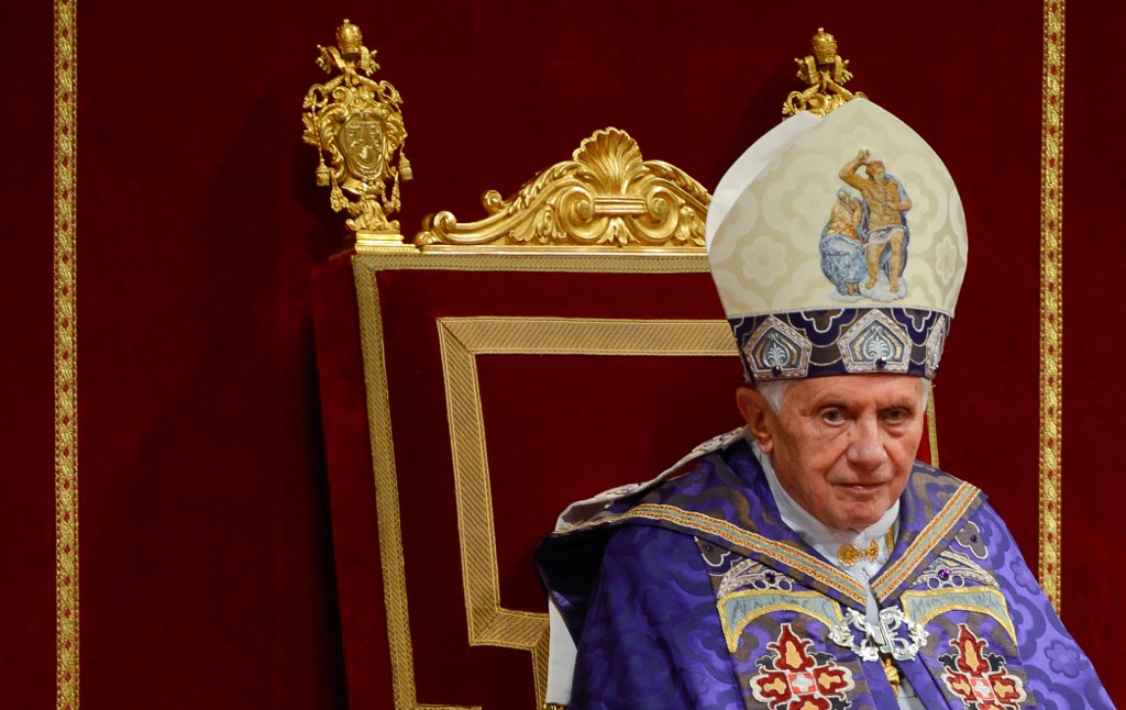 Benedicto XVI, un “gran teólogo” pero “poco popular” en la plaza de San Pedro