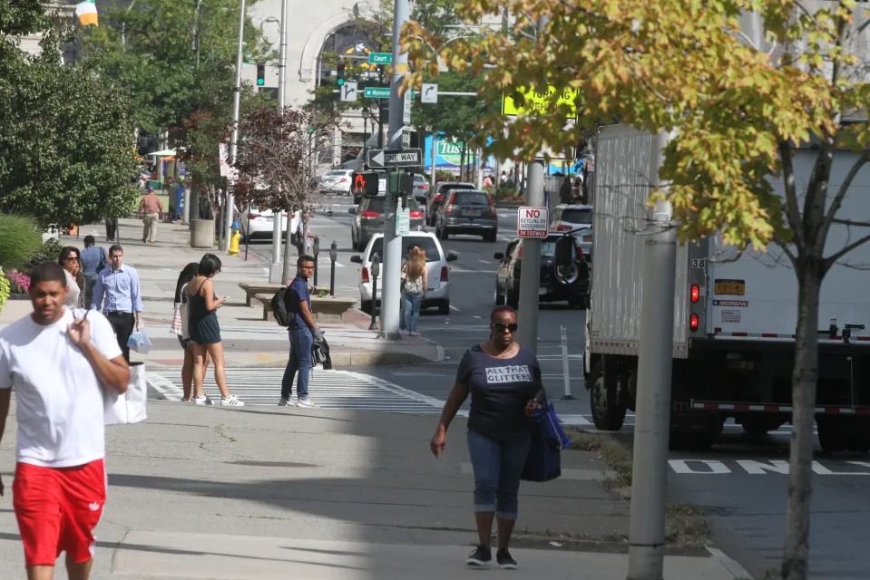 Quinceañera mató a compañera porrista a puñaladas después de un desfile escolar en Nueva York