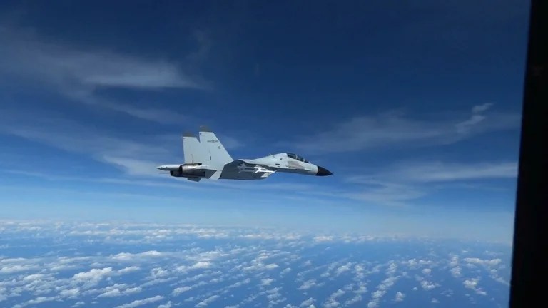 EEUU acusó a China de volar un avión peligrosamente sobre el Mar Meridional