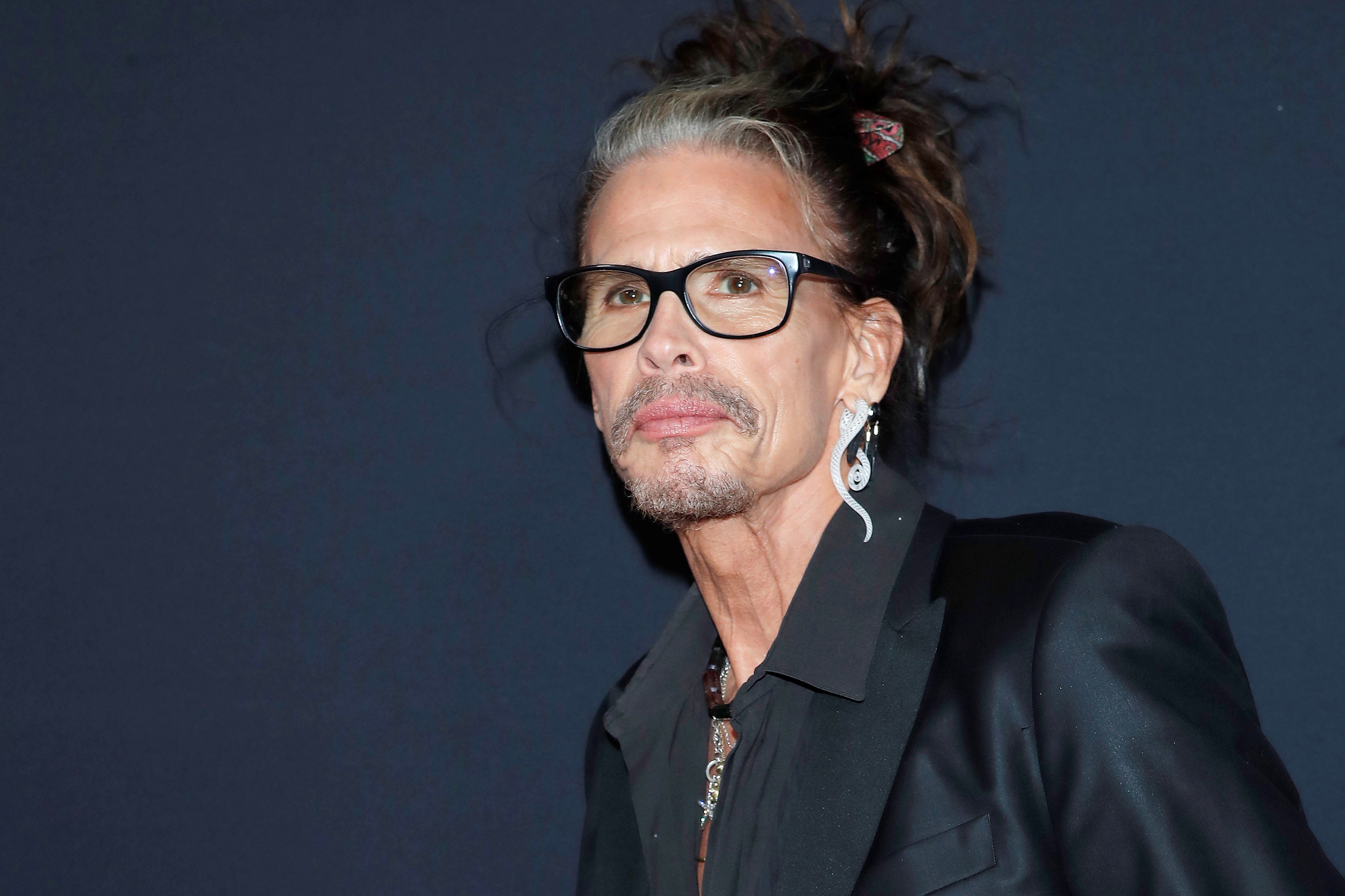 Steven Tyler de Aerosmith fue acusado de abusar de una menor y querer su custodia para casarse con ella