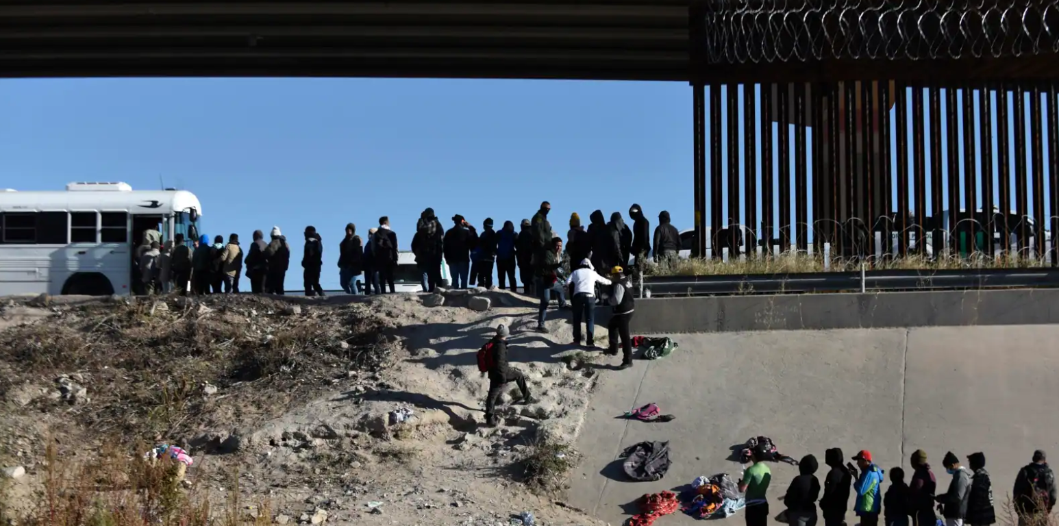 Un 2022 caótico para los migrantes venezolanos en la frontera entre EEUU y México… y se esperan más problemas