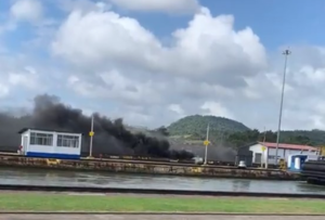 Conato de incendio demoró el cruce de barcos en el Canal de Panamá (video)