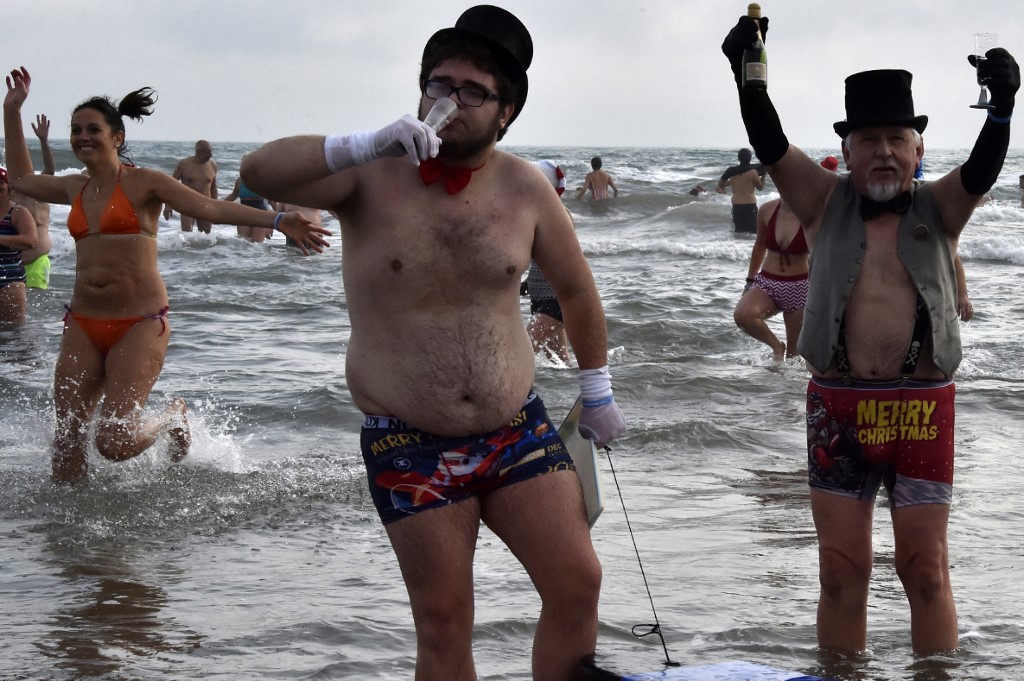 En imágenes: El día de playa el #1Ene es una tradición que recorre el mundo