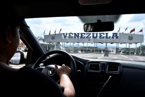 Gobierno de Petro prepara resolución para exigir pasaporte vigente a migrantes venezolanos para ingresar a Colombia