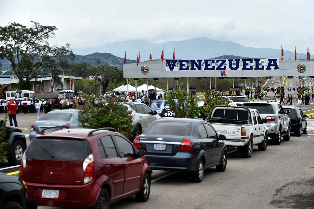 Extienden horarios de tránsito por los puentes fronterizos con Colombia este #8Abr