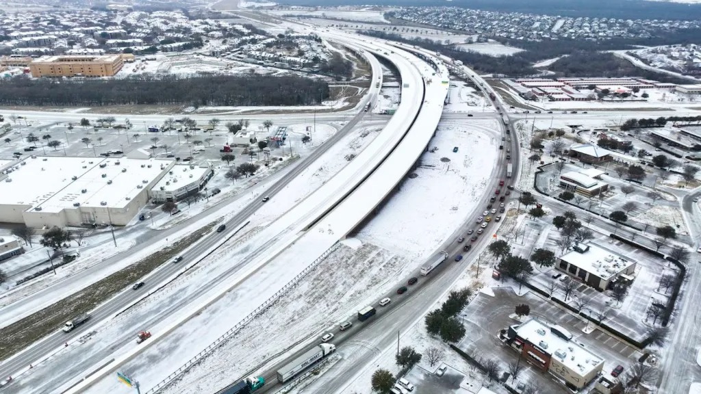 Millones de personas en el sur y el centro de EEUU se preparan para una tormenta de hielo