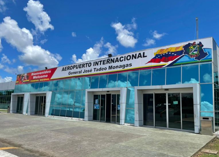 Incendio cerca del Aeropuerto Internacional José Tadeo Monagas de Maturín este #24Ene (Video)