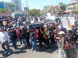 Empleados públicos en Sucre exigieron este #16Ene sueldos de superiores a 400 dólares mensuales