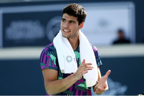 El español Alcaraz cae en semis del Masters 1000 de Miami y pierde el número uno mundial