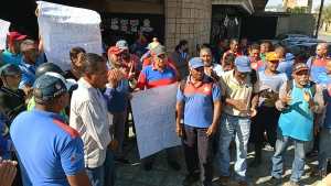 Míseros salarios y eliminación de beneficios sacan a las calles a trabajadores de Hidrocaribe (VIDEO)