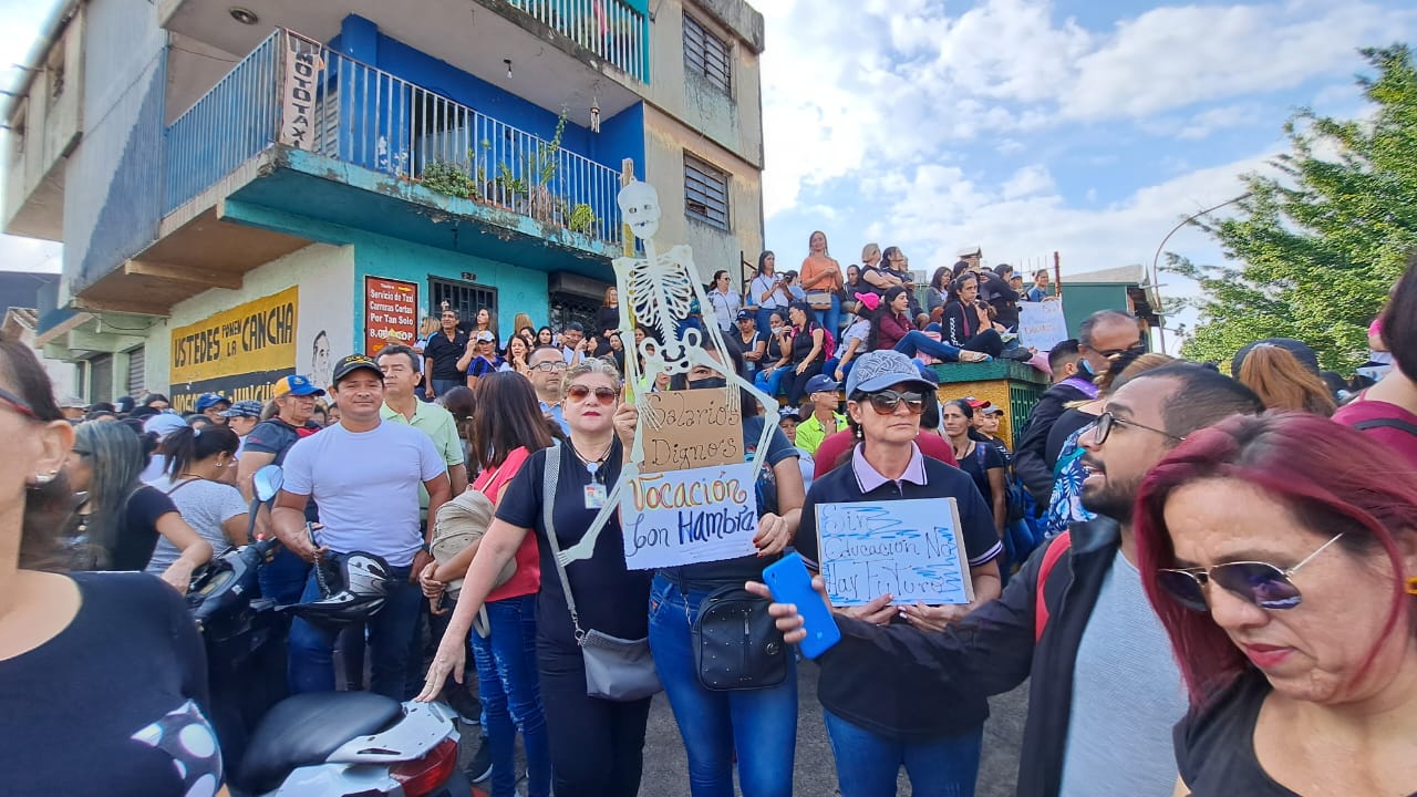 “Yo era gorda, ahora mire tengo los huesitos forrados”: Maestros y trabajadores de la salud en Táchira no piden limosnas sino sueldos justos