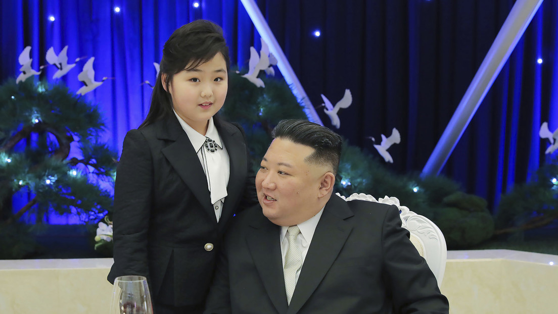 Kim Jong-un asiste a un banquete con su esposa y su hija (FOTOS)