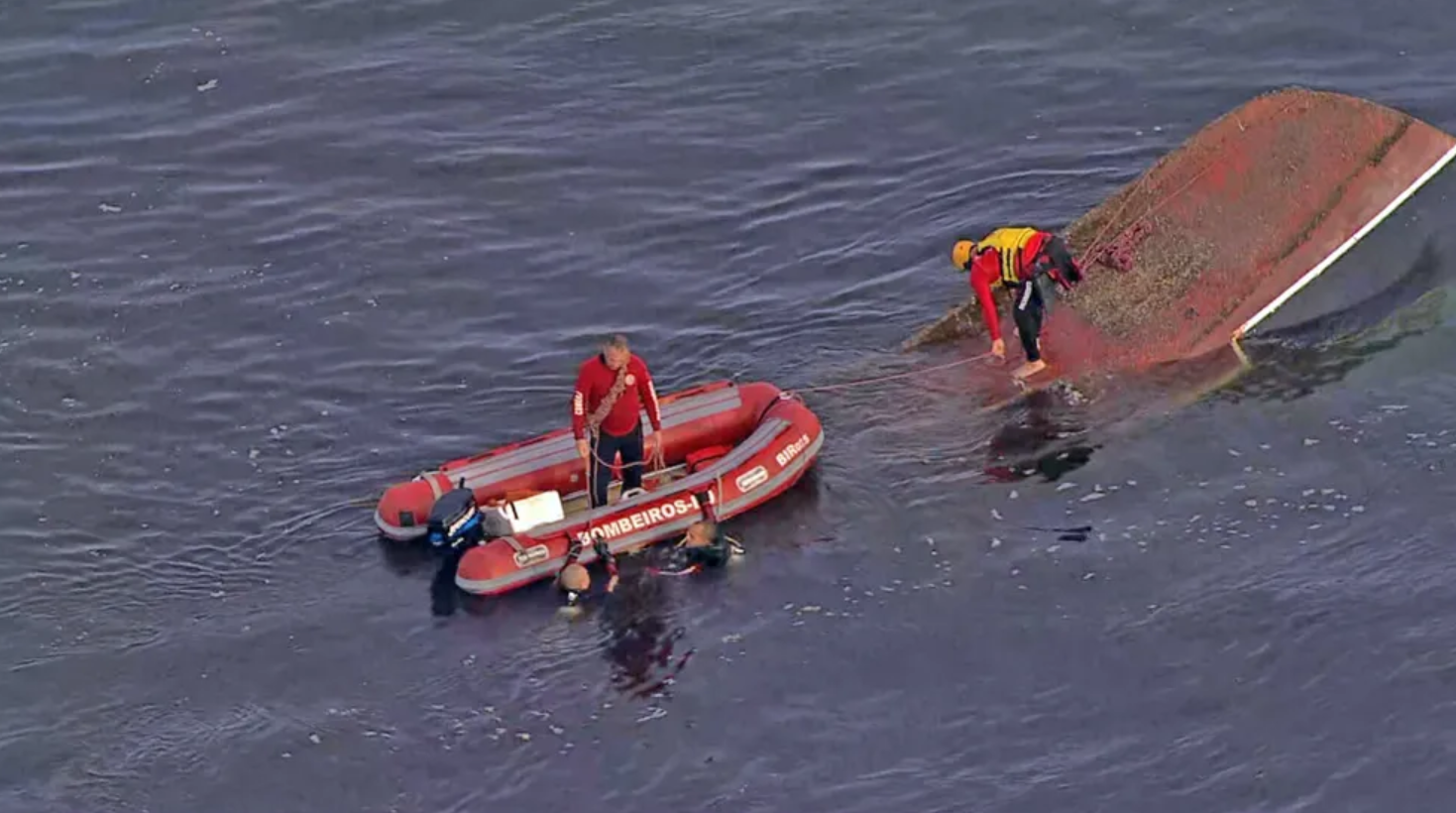 Al menos cinco personas murieron tras un naufragio de lancha en Río de Janeiro (Video)