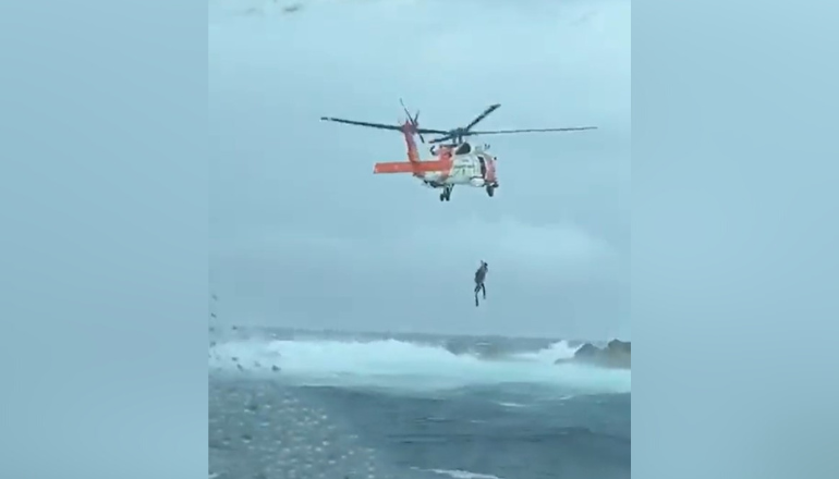 Rescatan a dos estadounidenses de un naufragio en aguas de Puerto Rico (Video)