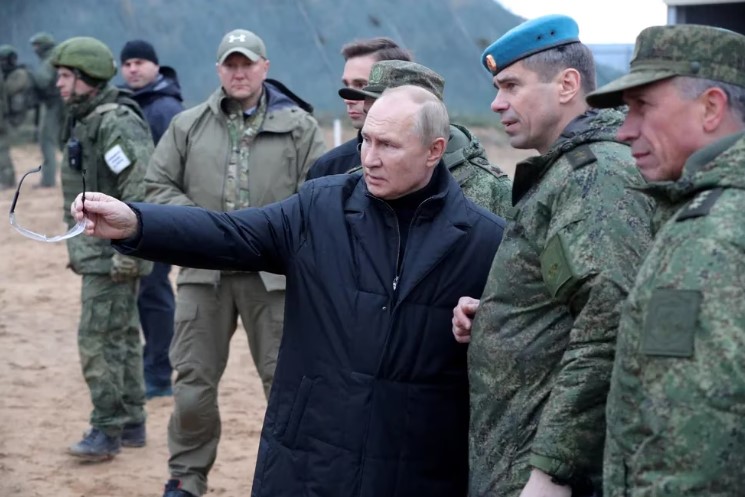 Muertes, destrucción, armas y crímenes de guerra: los impactantes números del año de la invasión de Putin a Ucrania