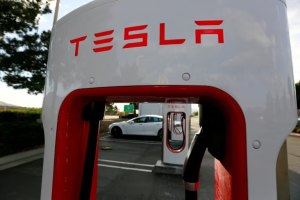 Tesla permitirá que vehículos eléctricos de otras marcas puedan utilizar sus estaciones de recarga en EEUU