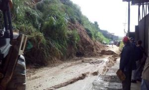 Reactivan trabajos de despeje de la carretera nacional San Antonio – Carrizal