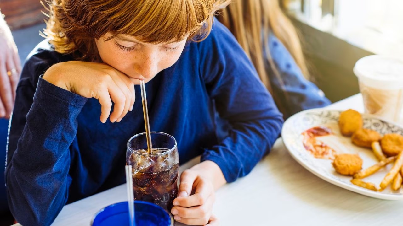 Polémica en Nueva Jersey por decisión de reconocido restaurante: Prohibirá entrada a menores de 10 años