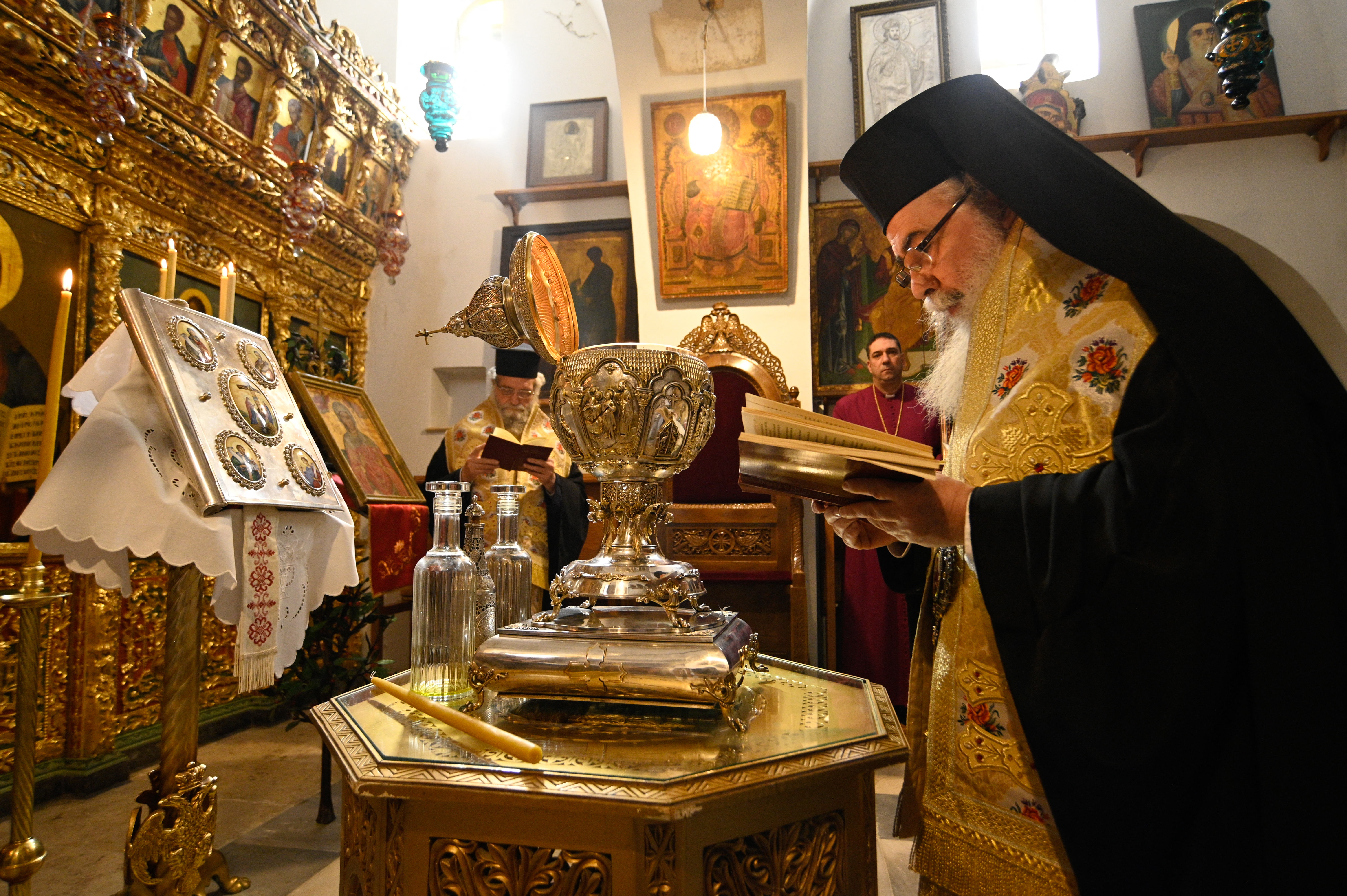 Consagran en Jerusalén el aceite para la coronación del rey Carlos III (FOTOS)