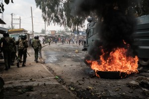 La Policía lanza gases lacrimógenos a manifestantes de la oposición en Kenia (FOTOS)