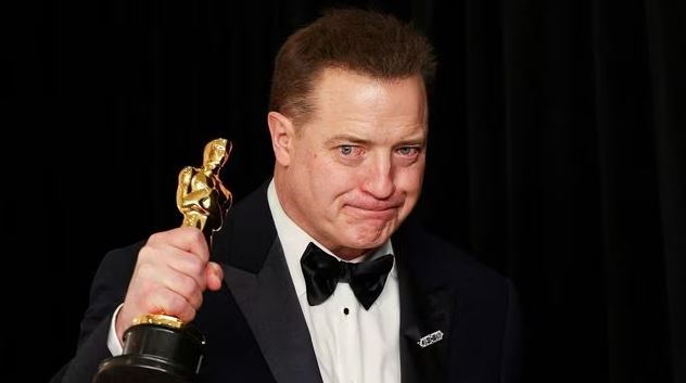 Así celebró Brendan Fraser con su hijo tras ganar el Óscar (Video)