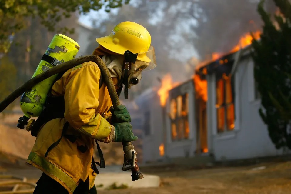 Dolor en Nueva York: Al menos cinco muertos, incluidos dos niños, tras incendio en una casa