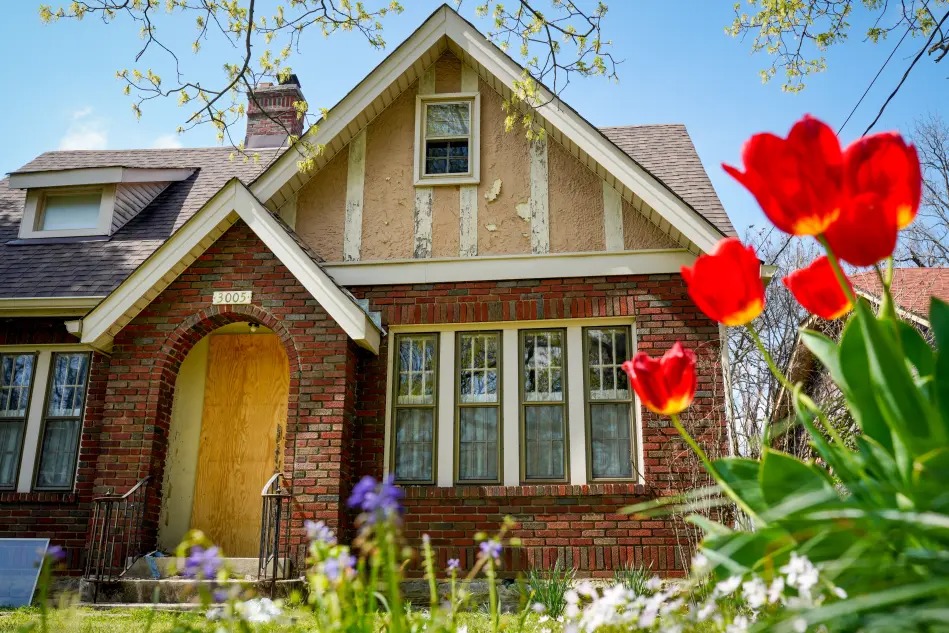 Exponen FOTOS del interior de la casa de Audrey Hale, la tiradora en primaria en Nashville