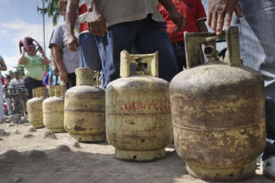 Tachirenses piden que les permitan comprar gas en Colombia ante grave escasez