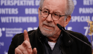 Steven Spielberg dice que el gobierno de EEUU esconde información sobre Ovnis