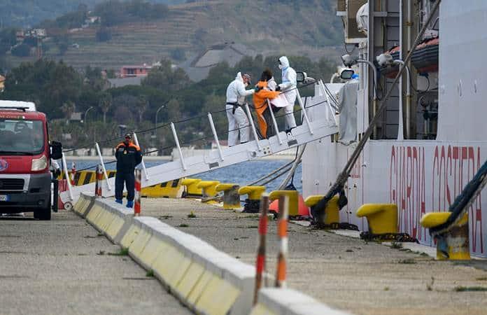 Italia localiza siete cadáveres y miles de migrantes llegan a sus costas