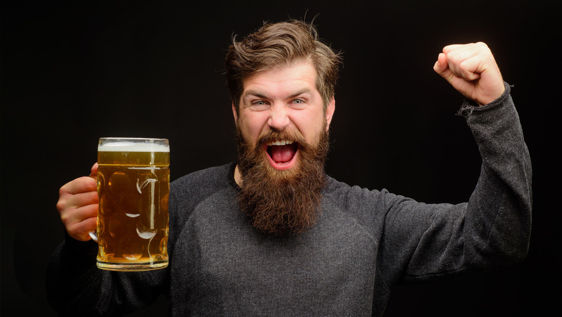 Lo despidieron por ¡beber mucha cerveza! y ahora le ordenaron a la empresa readmitirlo o indemnizarlo