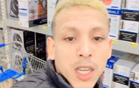 “Leito oficial”: Venezolano causa indignación en EEUU tras grabar como irse sin pagar en Walmart (VIDEOS)