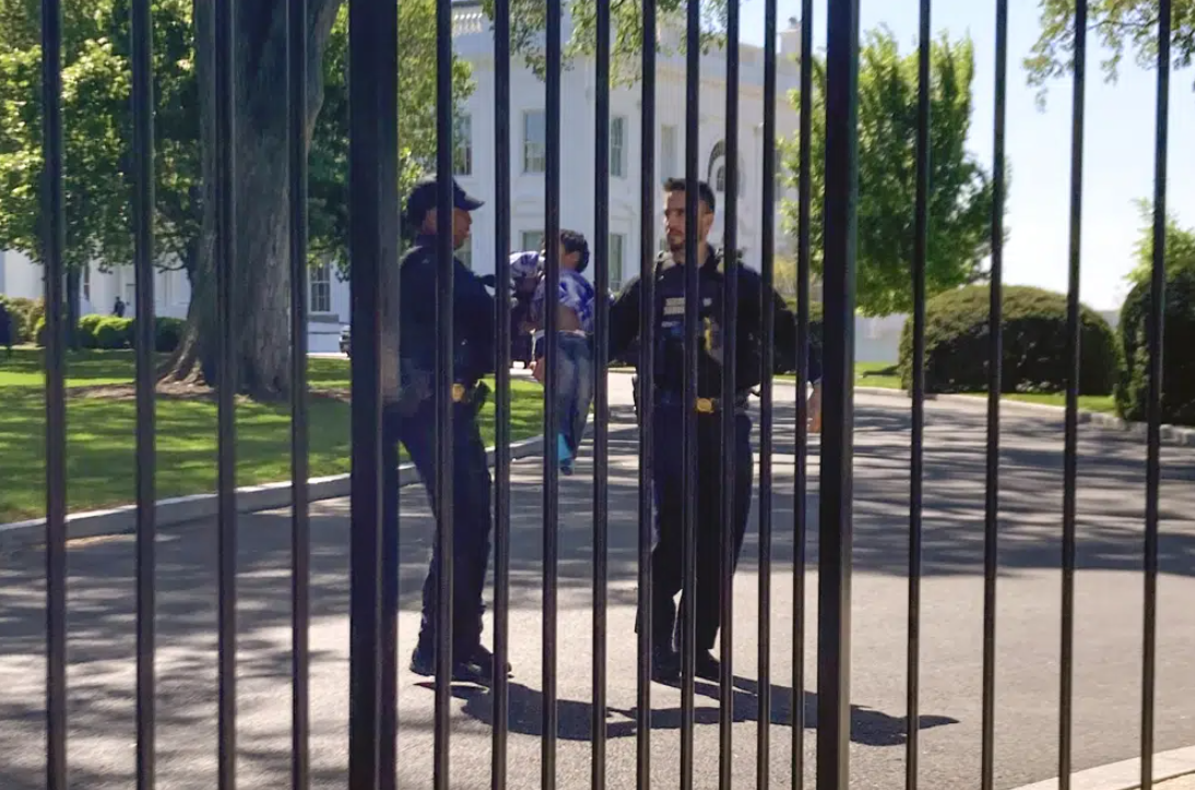 Niño burló seguridad de la Casa Blanca y entró gateando “como Pedro por su casa”