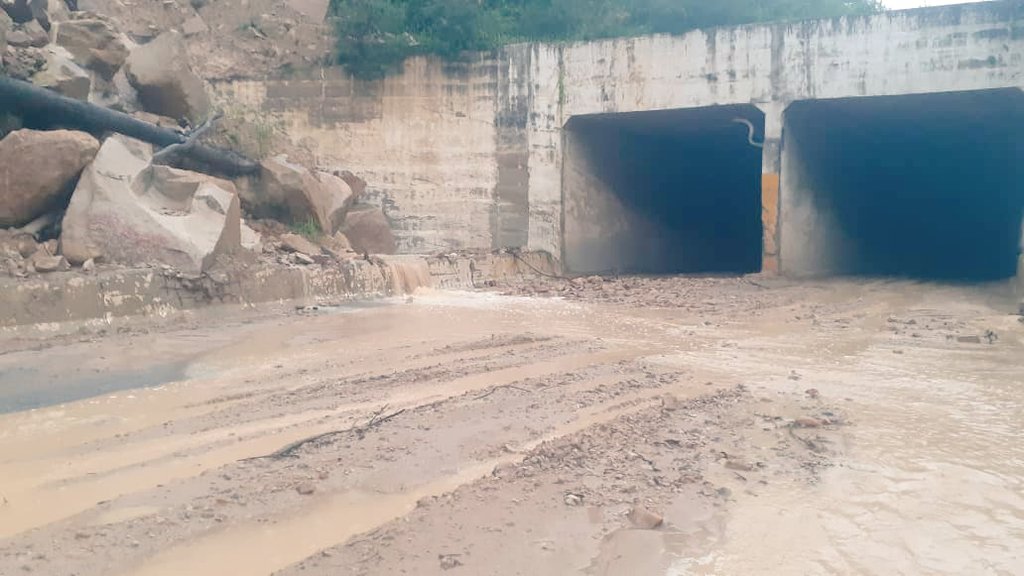 Lluvias obligan a cerrar el paso por las vías Local 008 y 002 de Mérida