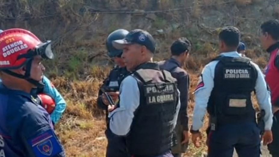 Hombre fue rescatado antes de quitarse la vida en la autopista Caracas – La Guaira (Video)