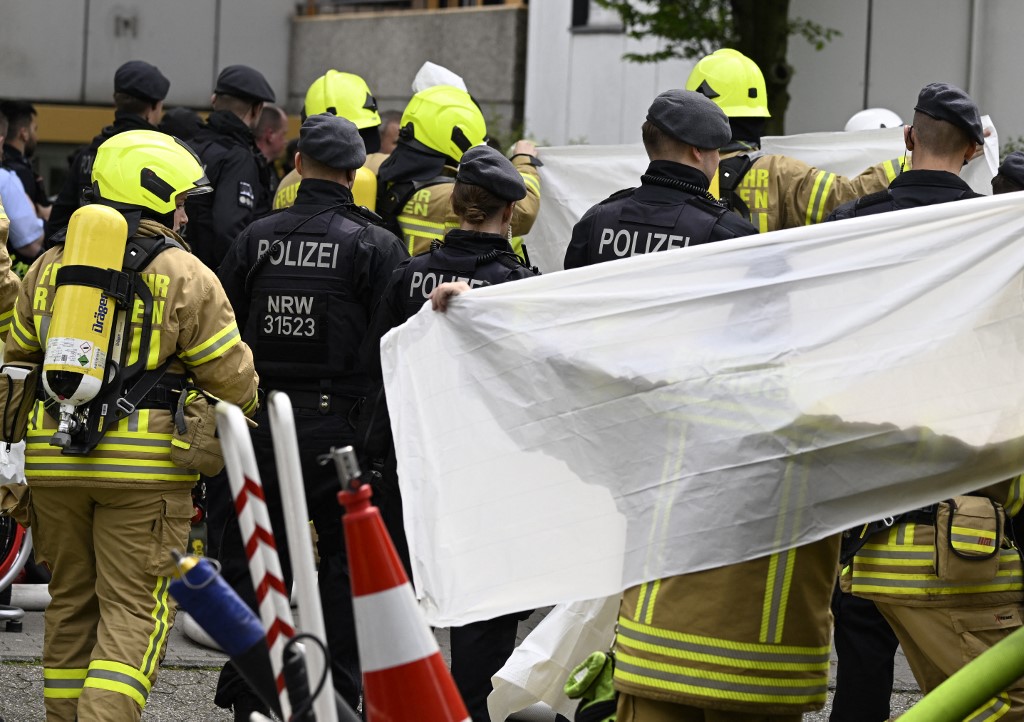Desequilibrado antivacunas detonó explosivo que hirió a 12 policías en Alemania (Video)