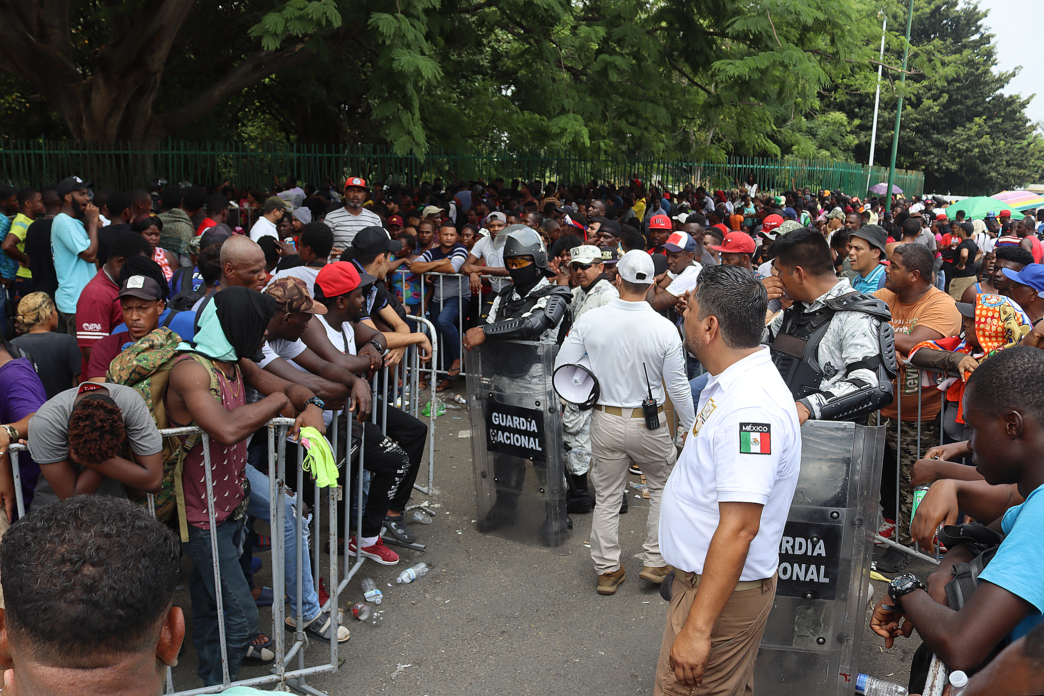 Miles de migrantes, incluidos venezolanos, llegaron a la frontera sur de México ante fin del Título 42