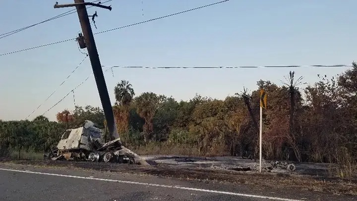 La explosión de una cisterna de gasolina en Florida dejó un muerto y un herido